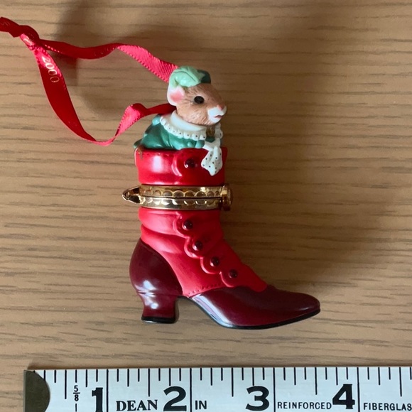 1st in new Hallmark Collectors Series from 2000, Fashion Afoot - Picture 3 of 6